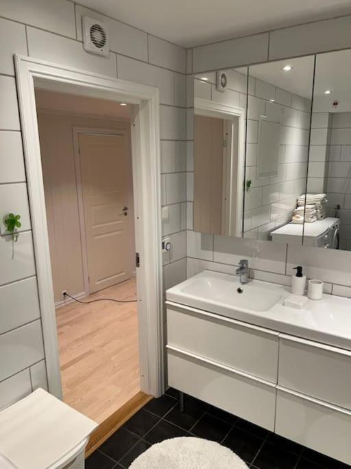 Sentral 4-Roms Leilighet I Trollbakken Tromsø Esterno foto
