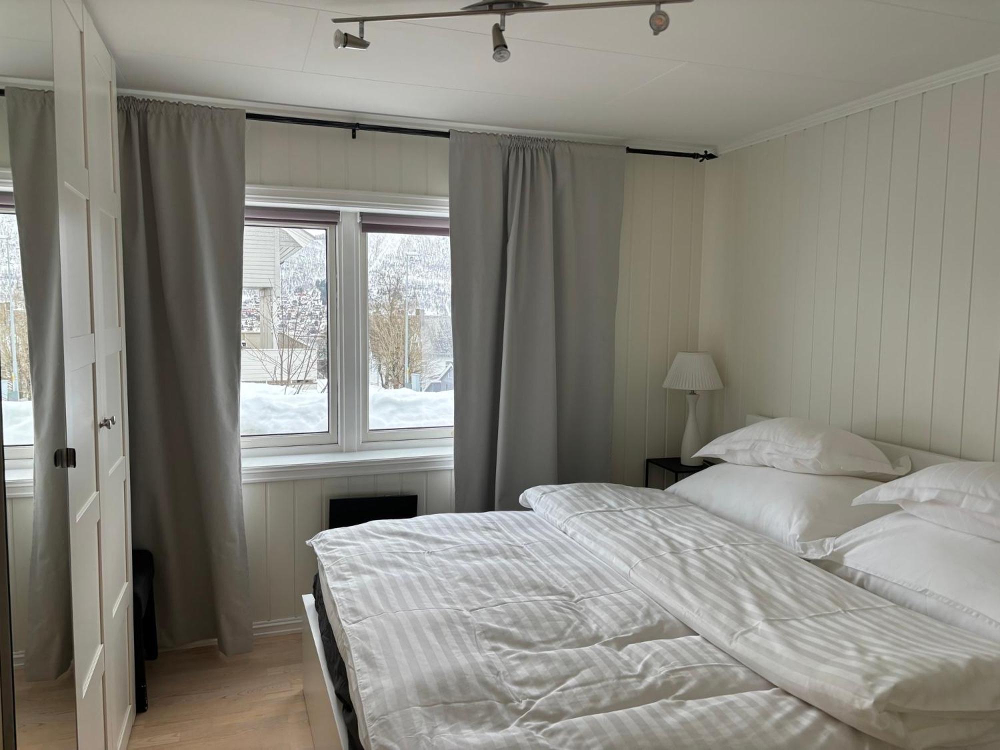 Sentral 4-Roms Leilighet I Trollbakken Tromsø Esterno foto