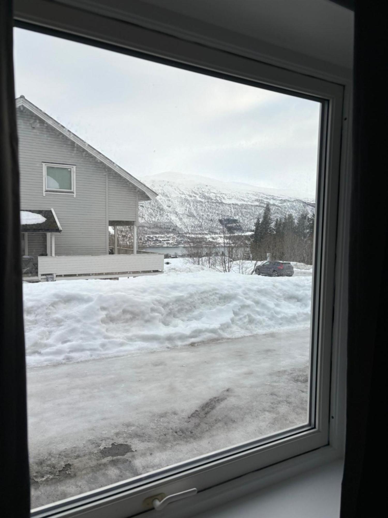 Sentral 4-Roms Leilighet I Trollbakken Tromsø Esterno foto